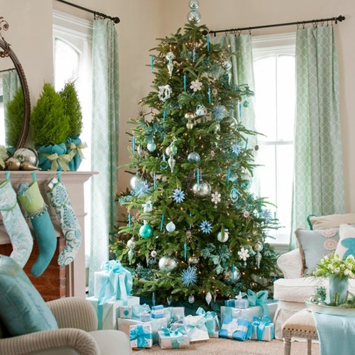 th_Christmas-tree-decorations-icy-blue-decorations1